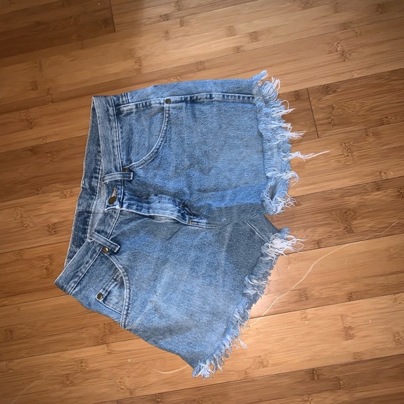 Wrangler Pants - Wrangler Distressed shorts
